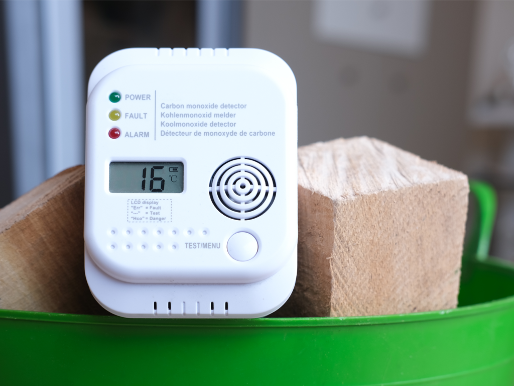 A white CO2 monitor, CO2 monitors are only 1 of 5 components to maintain perfect air quality in indoor spaces.